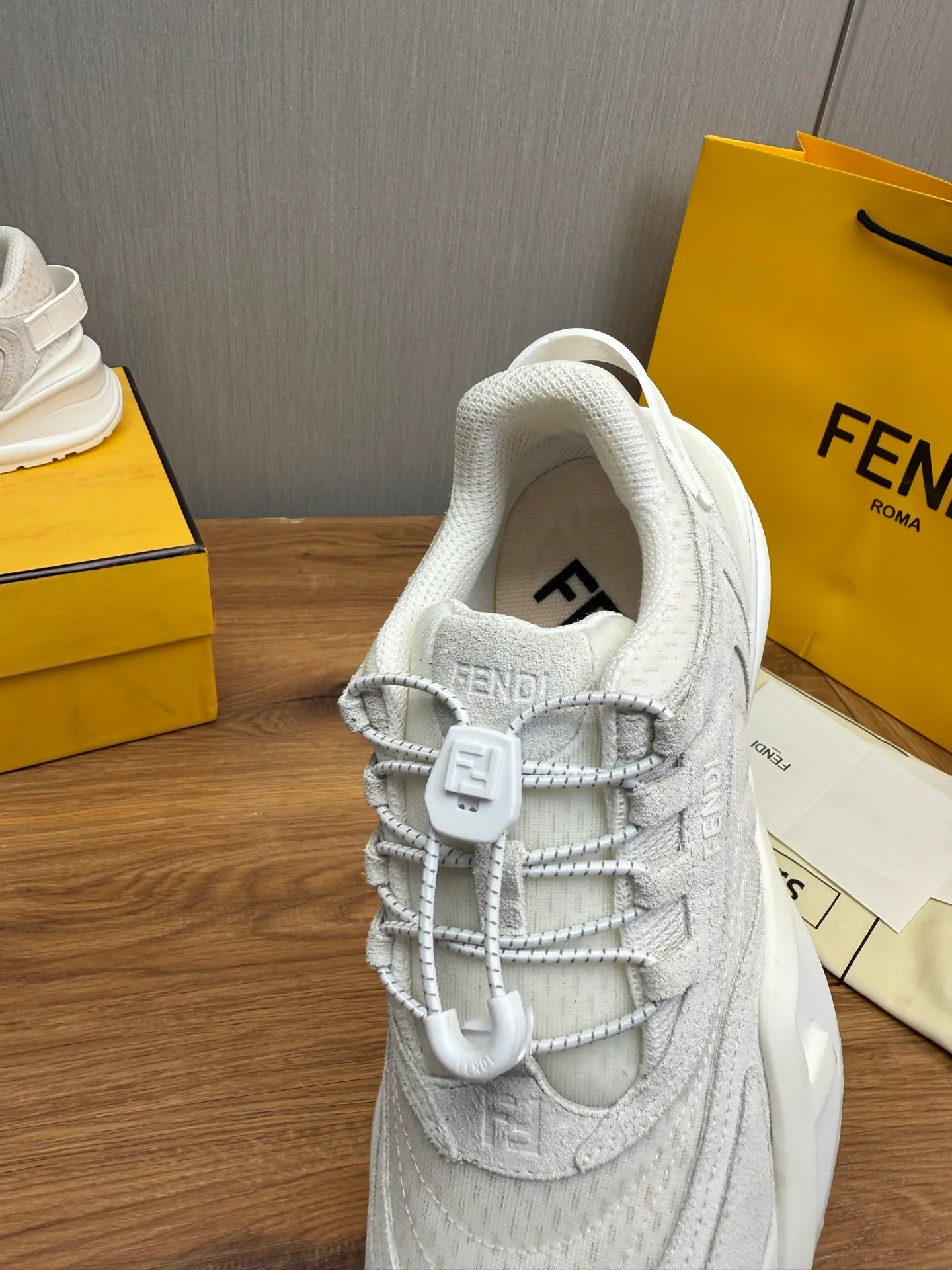 Men's men's shoes 💰560💰 Fendi [Fendi] hot style is on the market 🔥Fashionable casual men's shoes 🔱 Made of original brand fly knit fabric. Original cowhide + breathable mesh lining + sheepskin feet. Perfect shape and top quality, you deserve it 🔜Original rubber outsole, ultra-light, non-slip and wear-resistant 👣 Standard size 38-44